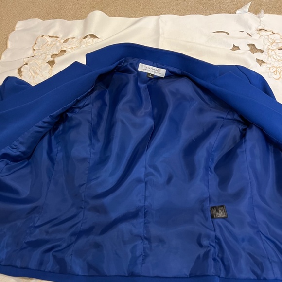 Women suits by Tahari - Picture 7 of 7